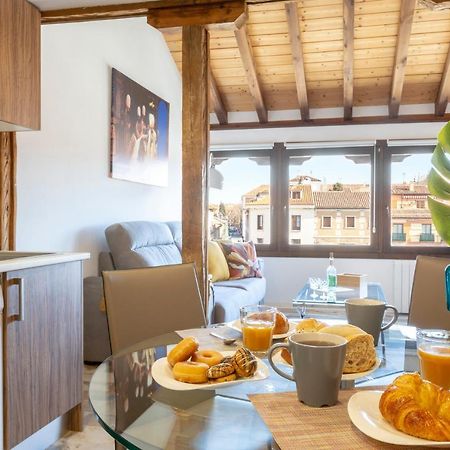 Apartamentos Ejemplares الكالا ذي إِناريس المظهر الخارجي الصورة
