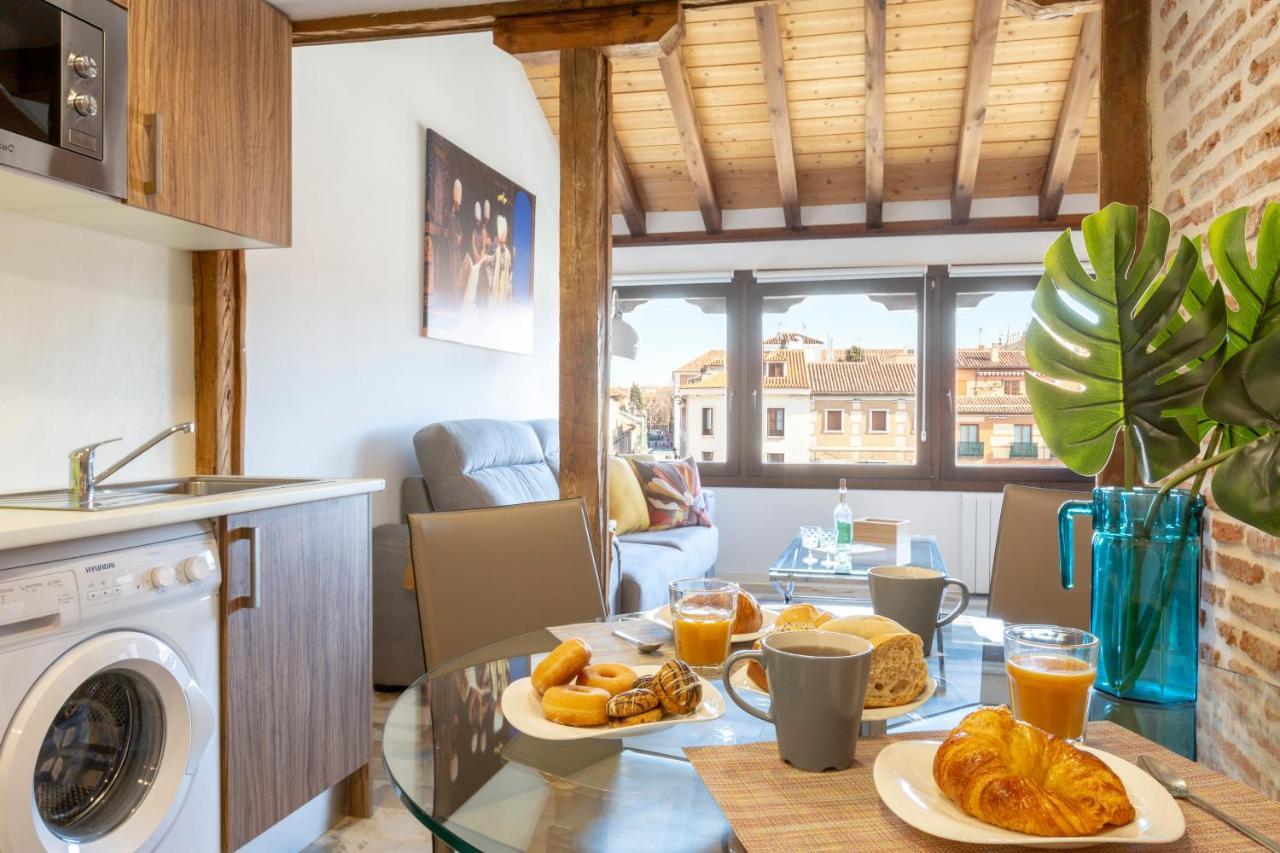 Apartamentos Ejemplares الكالا ذي إِناريس المظهر الخارجي الصورة