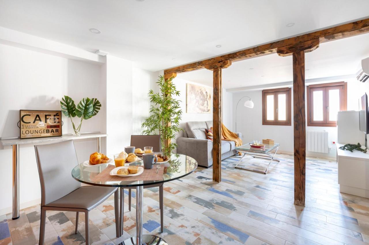 Apartamentos Ejemplares الكالا ذي إِناريس المظهر الخارجي الصورة